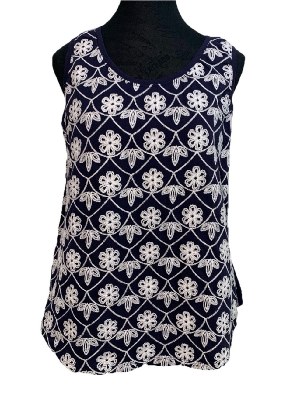 Croft & Barrow Navy Blue and White Embroidered Sleeveless Top Women’s Sz M Boho